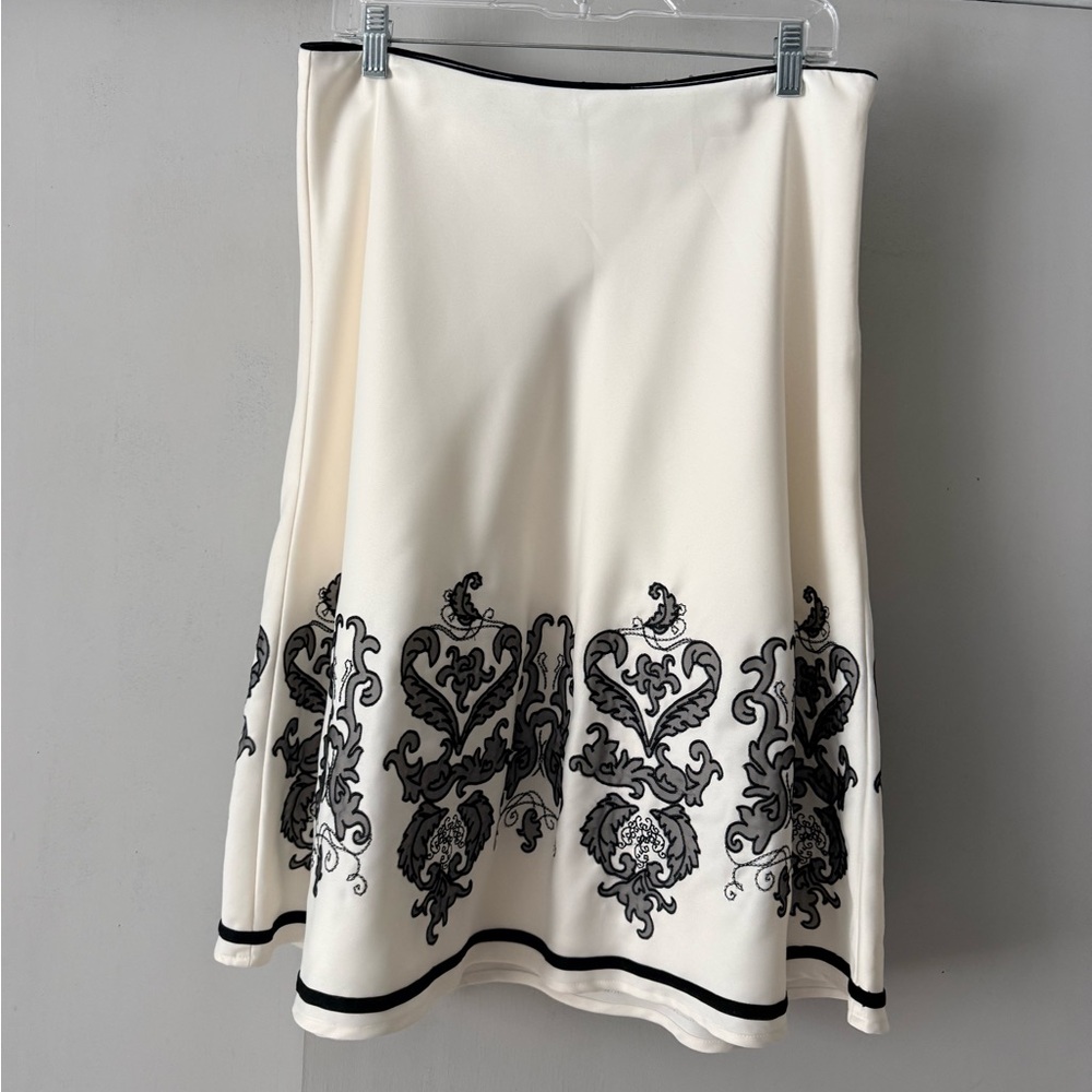 WHBM / NWT Elegant Black and White Embroidered Skirt